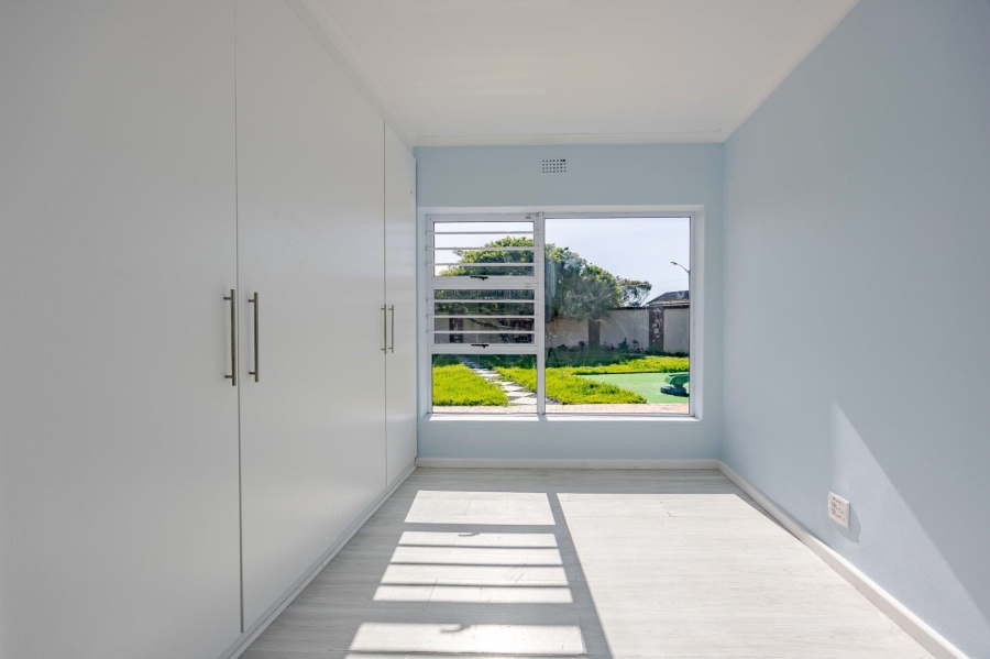 4 Bedroom Property for Sale in Zeekoevlei Western Cape